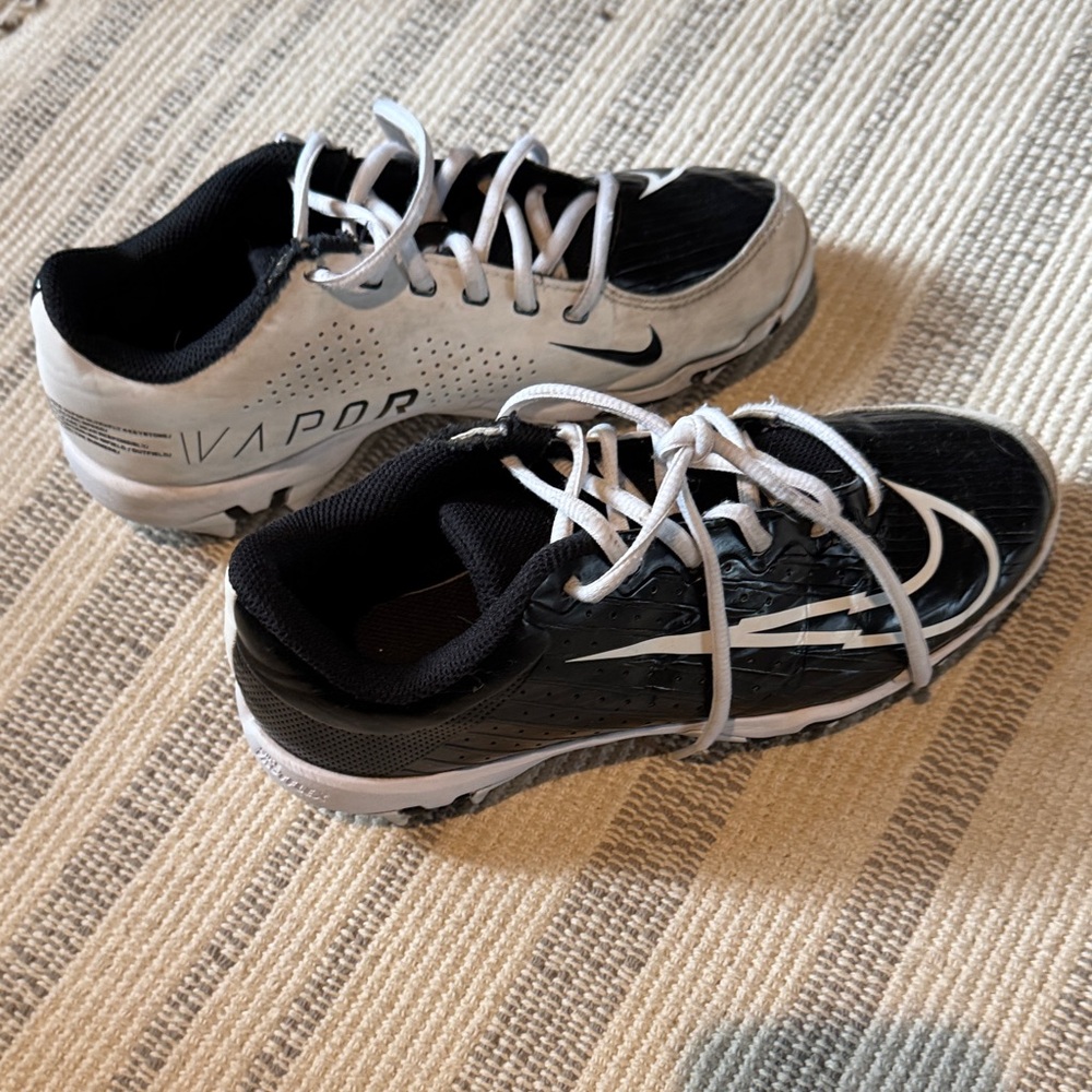 Nike Vapor Black and White Sports Shoes